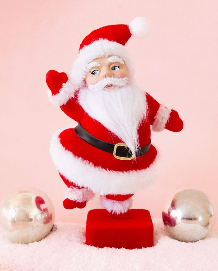 MT Retro Dancing Christmas Santa