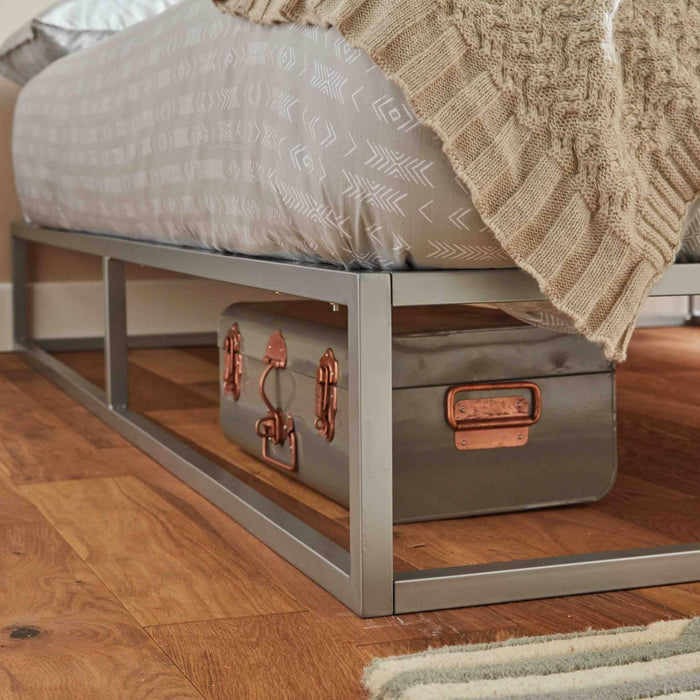 OUTLET-Metal Platform bed King Grey - Laura James